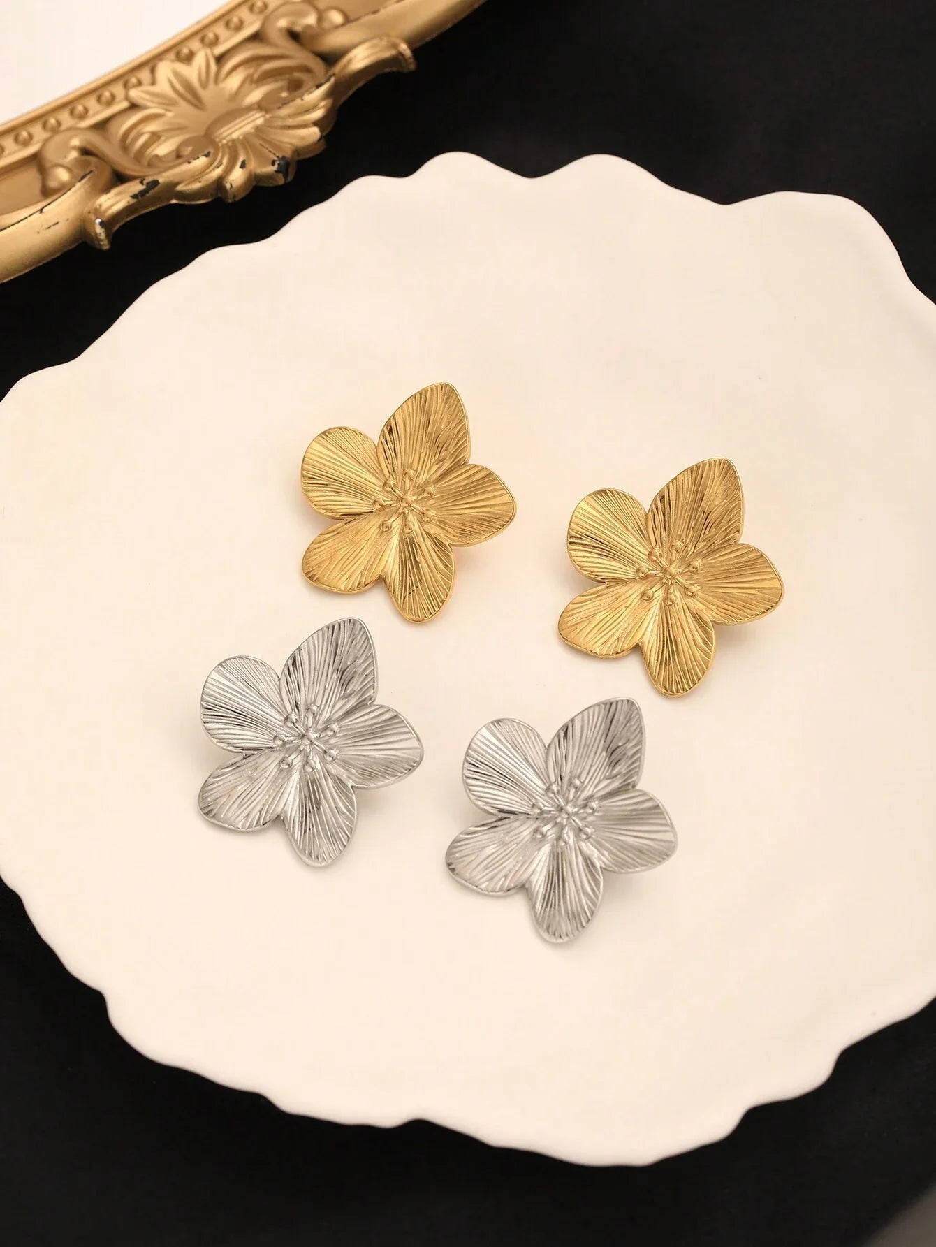 Kit com 2 Pares de Brincos Botão Floral