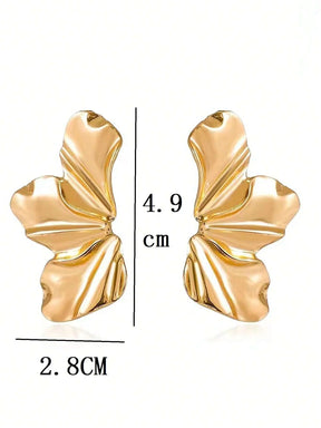 Brincos Meia Argola Floral Vintage – Design Ondulado