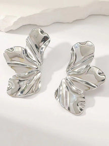 Brincos Meia Argola Floral Vintage – Design Ondulado