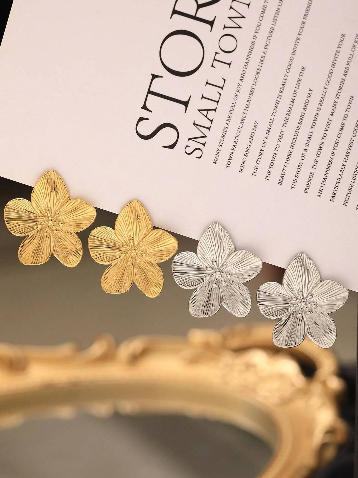 Kit com 2 Pares de Brincos Botão Floral